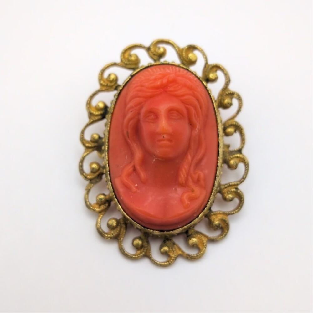 Antique VTG Gold Tone Celluloid Cameo Forward Full Face Framed Brooch 1.20in